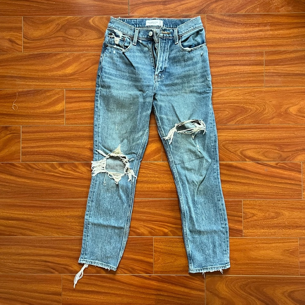 Abercrombie & Fitch The Mom High Rise Jean Medium Distressed Wash size 25